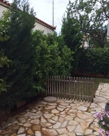 Quiet Bright House Next To The Sea In Villa